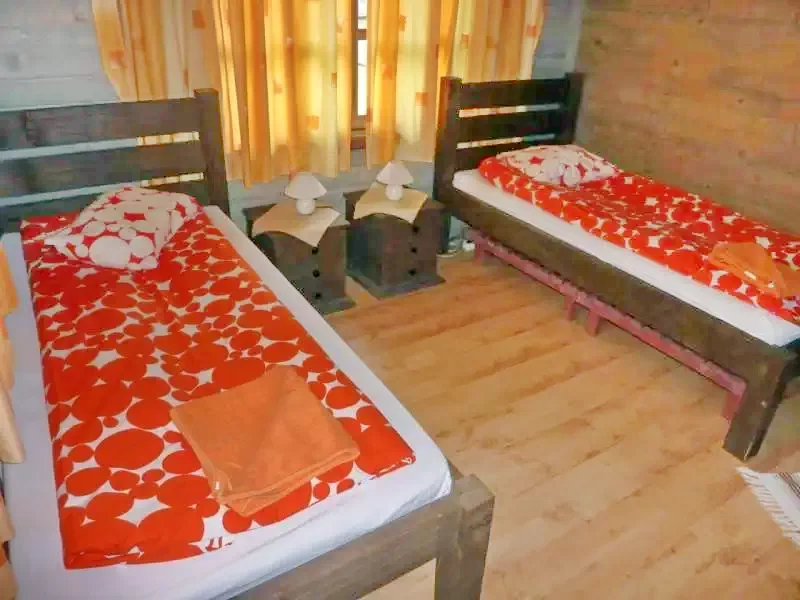 Sub Cetate Cazare | Sat de vacanță (K0614-42) Imaginea poate fi supusă drepturilor de autor. Se recomandă contactarea titularului drepturilor.