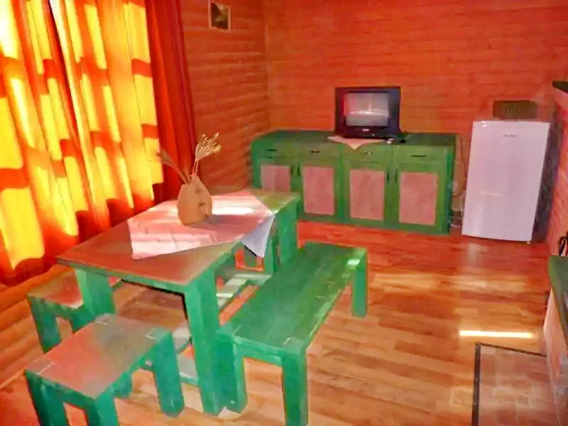 Sub Cetate Cazare | Sat de vacanță (K0614-49) Imaginea poate fi supusă drepturilor de autor. Se recomandă contactarea titularului drepturilor.