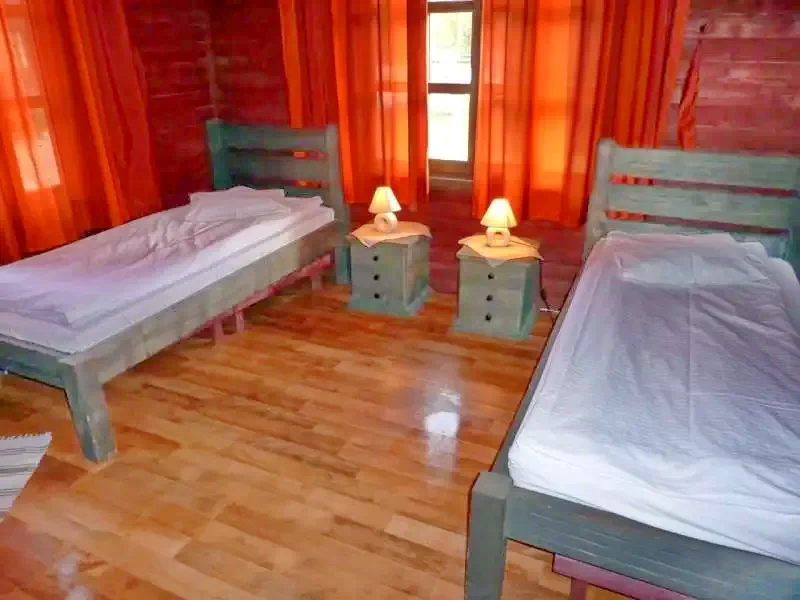 Sub Cetate Cazare | Sat de vacanță (K0614-55) Imaginea poate fi supusă drepturilor de autor. Se recomandă contactarea titularului drepturilor.