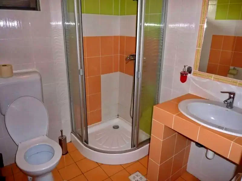 Sub Cetate Cazare | Sat de vacanță (K0614-57) Imaginea poate fi supusă drepturilor de autor. Se recomandă contactarea titularului drepturilor.