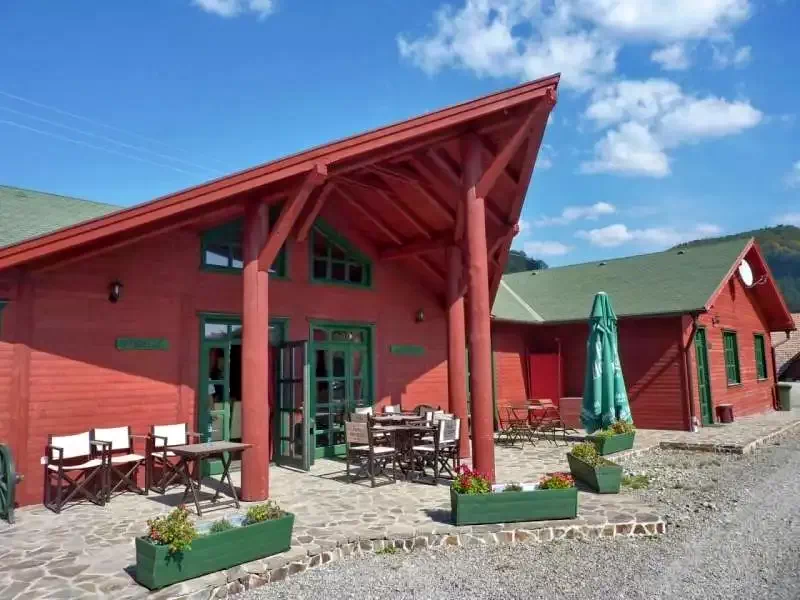 Sub Cetate Cazare | Sat de vacanță (K0614-63) Imaginea poate fi supusă drepturilor de autor. Se recomandă contactarea titularului drepturilor.