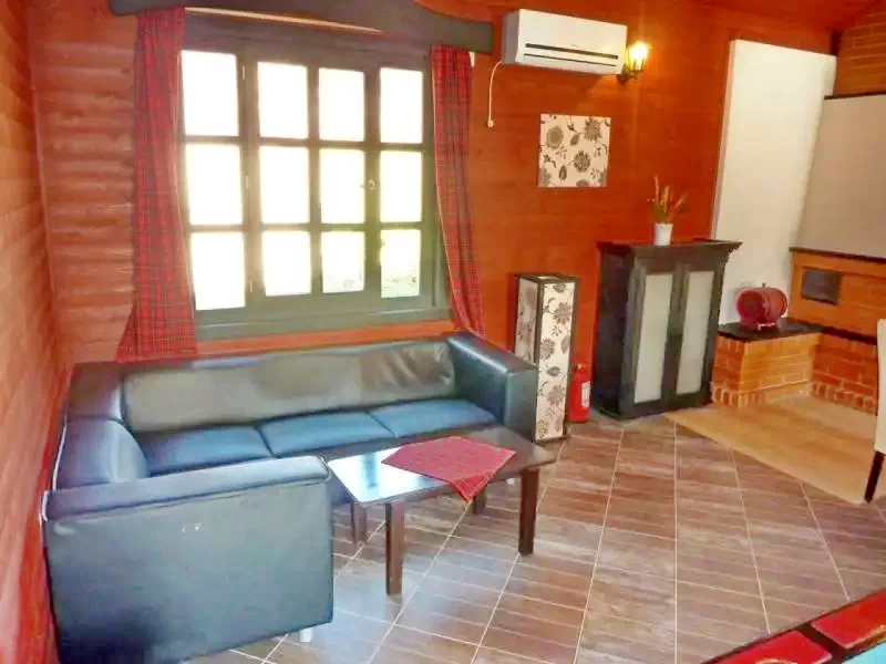 Sub Cetate Cazare | Sat de vacanță (K0614-68) Imaginea poate fi supusă drepturilor de autor. Se recomandă contactarea titularului drepturilor.