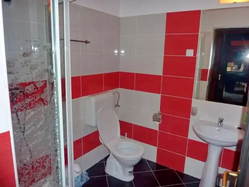 Sub Cetate Cazare | Sat de vacanță (K0614-73) Imaginea poate fi supusă drepturilor de autor. Se recomandă contactarea titularului drepturilor.