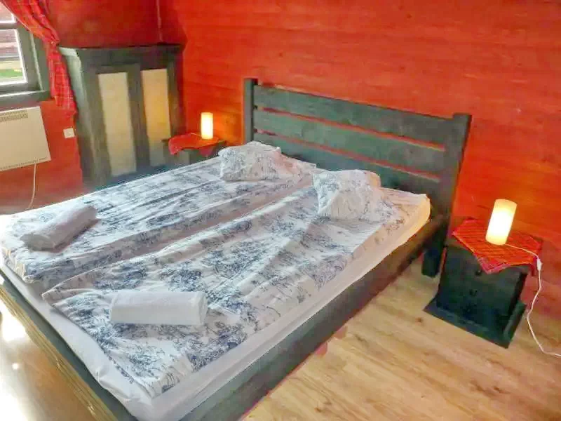 Sub Cetate Cazare | Sat de vacanță (K0614-74) Imaginea poate fi supusă drepturilor de autor. Se recomandă contactarea titularului drepturilor.