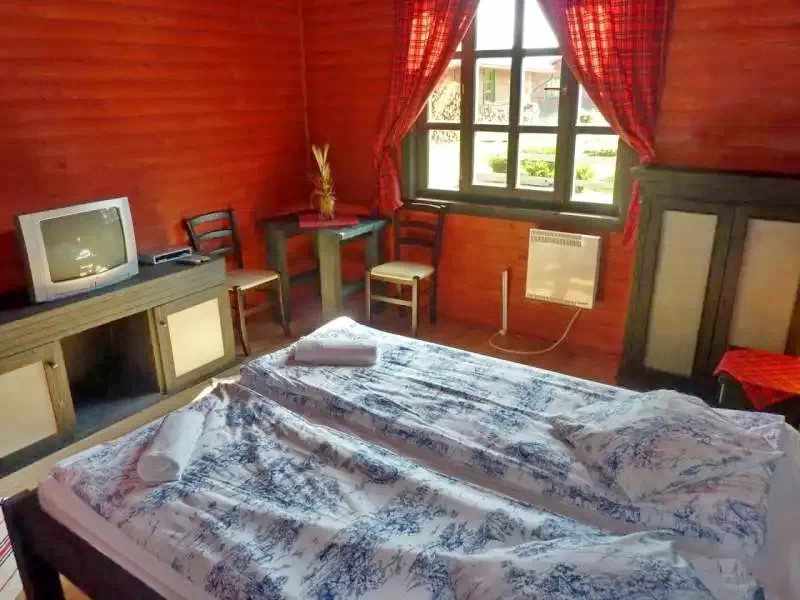 Sub Cetate Cazare | Sat de vacanță (K0614-75) Imaginea poate fi supusă drepturilor de autor. Se recomandă contactarea titularului drepturilor.