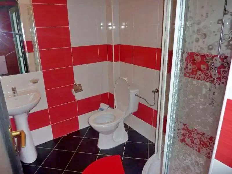 Zeteváralja Szállás | Üdülőfalu (K0614-77) A kép szerzői jogvédelem alatt állhat. Javasolt a kapcsolatfelvétel a jog tulajdonossal.