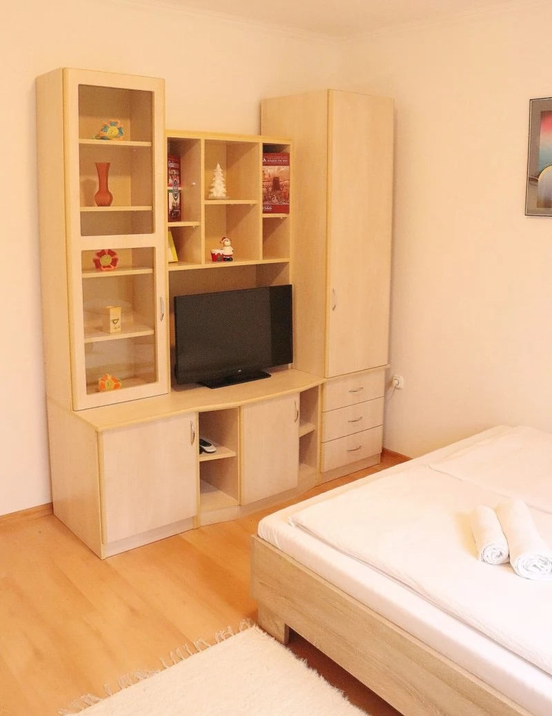 Gyula Szállás | Apartman (K0936-13) A kép szerzői jogvédelem alatt állhat. Javasolt a kapcsolatfelvétel a jog tulajdonossal.