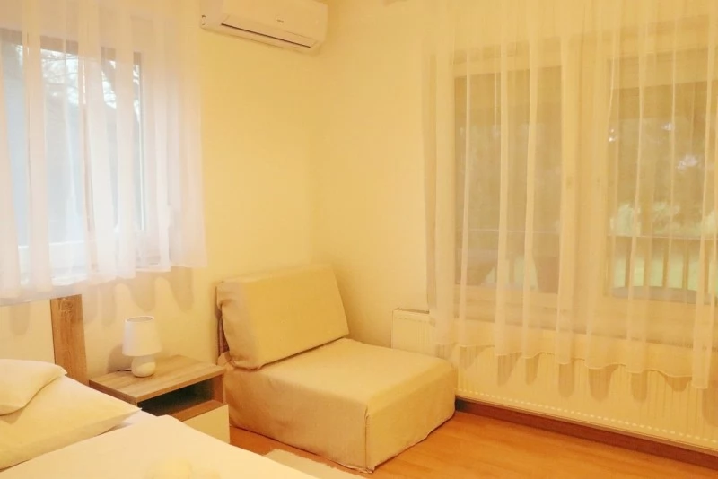 Gyula Szállás | Apartman (K0936-14) A kép szerzői jogvédelem alatt állhat. Javasolt a kapcsolatfelvétel a jog tulajdonossal.