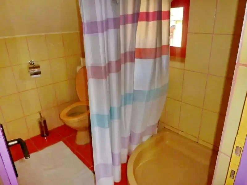 Sub Cetate Cazare | Cabană (K1138-19) Imaginea poate fi supusă drepturilor de autor. Se recomandă contactarea titularului drepturilor.