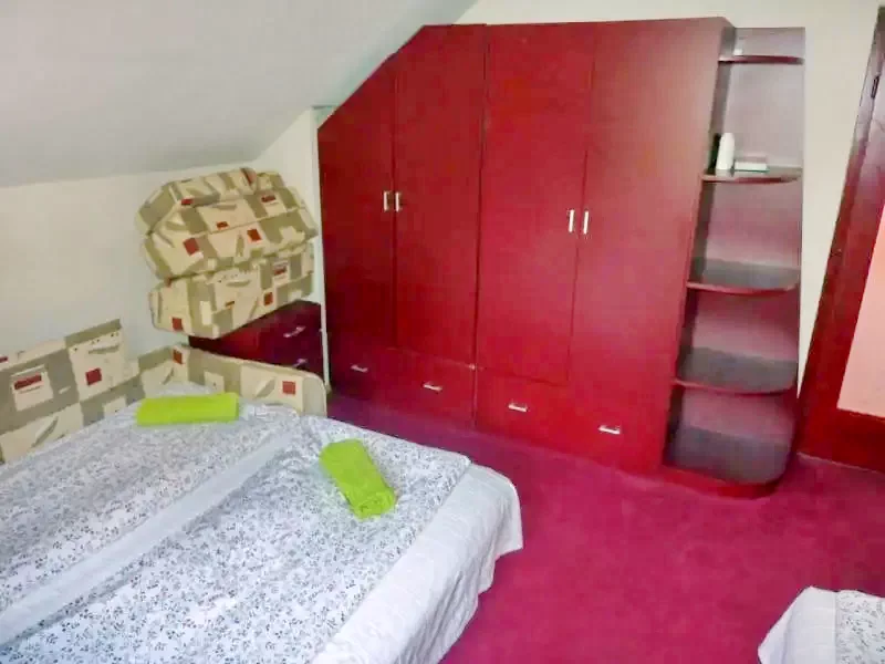 Sub Cetate Cazare | Cabană (K1138-22) Imaginea poate fi supusă drepturilor de autor. Se recomandă contactarea titularului drepturilor.