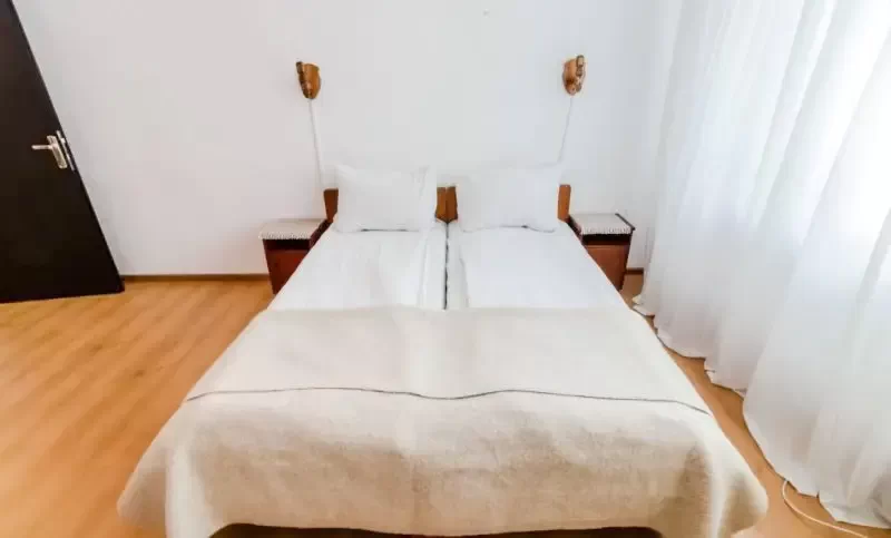 Frumoasa Cazare | Motel (K0089-14) Imaginea poate fi supusă drepturilor de autor. Se recomandă contactarea titularului drepturilor.