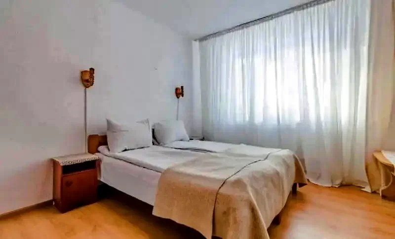 Frumoasa Cazare | Motel (K0089-17) Imaginea poate fi supusă drepturilor de autor. Se recomandă contactarea titularului drepturilor.