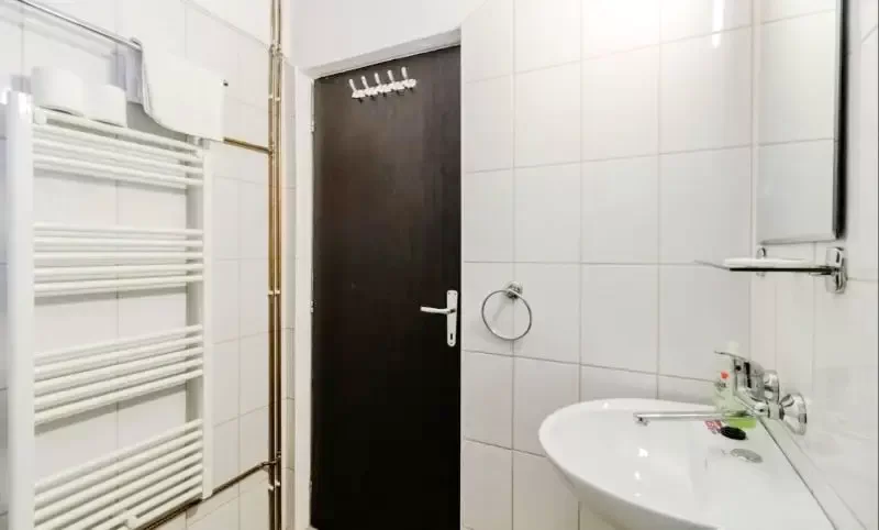 Frumoasa Cazare | Motel (K0089-18) Imaginea poate fi supusă drepturilor de autor. Se recomandă contactarea titularului drepturilor.