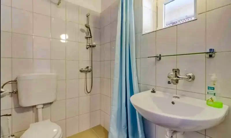 Frumoasa Cazare | Motel (K0089-24) Imaginea poate fi supusă drepturilor de autor. Se recomandă contactarea titularului drepturilor.