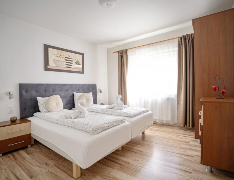 Székelyudvarhely Szállás | Apartman (K1367-5) A kép szerzői jogvédelem alatt állhat. Javasolt a kapcsolatfelvétel a jog tulajdonossal.