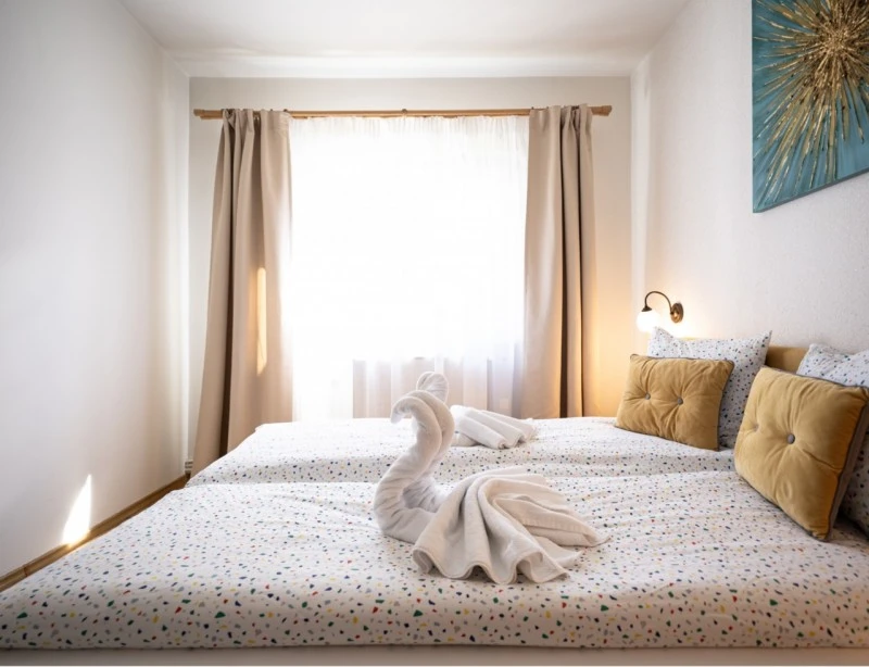 Székelyudvarhely Szállás | Apartman (K1367-13) A kép szerzői jogvédelem alatt állhat. Javasolt a kapcsolatfelvétel a jog tulajdonossal.
