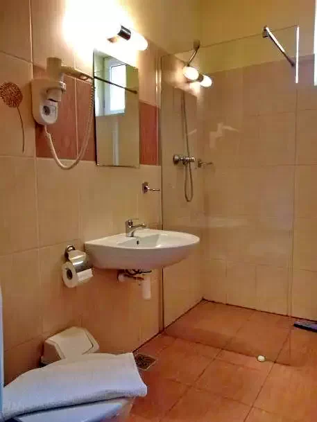 Tusnádfürdő Szállás | Motel (K1158-5) A kép szerzői jogvédelem alatt állhat. Javasolt a kapcsolatfelvétel a jog tulajdonossal.