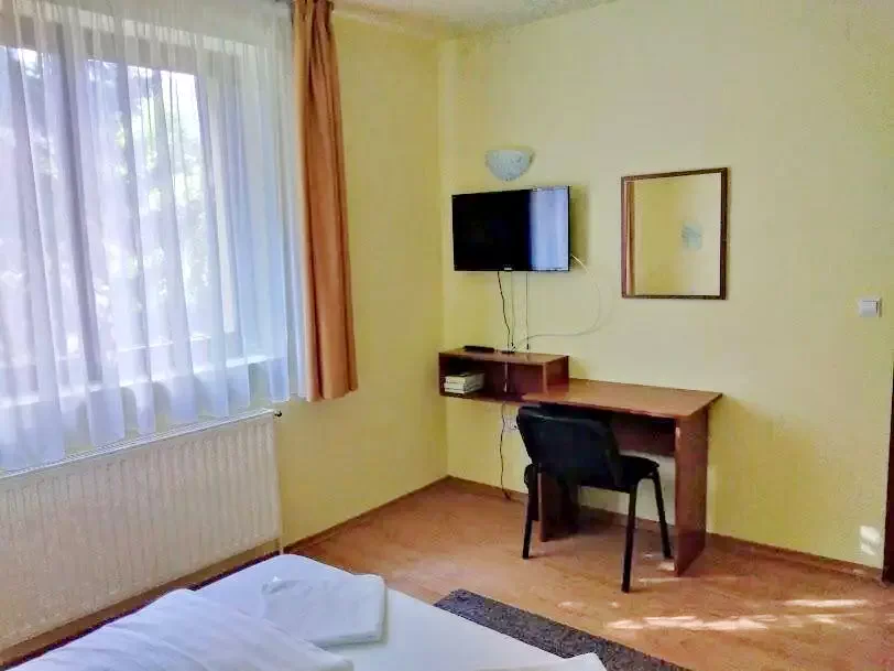 Szállás Băile Tușnad - Pensiunea Bradul *** | Tusnádfürdő - Fenyő Panzió ***. A kép szerzői jogvédelem alatt állhat. Javasolt a kapcsolatfelvétel a jog tulajdonossal.