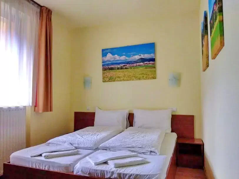 Szállás Băile Tușnad - Pensiunea Bradul *** | Tusnádfürdő - Fenyő Panzió ***. A kép szerzői jogvédelem alatt állhat. Javasolt a kapcsolatfelvétel a jog tulajdonossal.