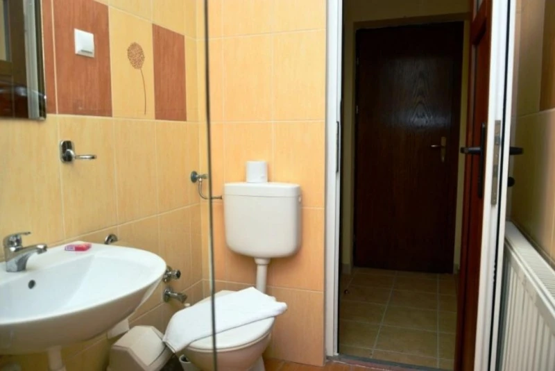 Szállás Băile Tușnad - Pensiunea Bradul *** | Tusnádfürdő - Fenyő Panzió ***. A kép szerzői jogvédelem alatt állhat. Javasolt a kapcsolatfelvétel a jog tulajdonossal.