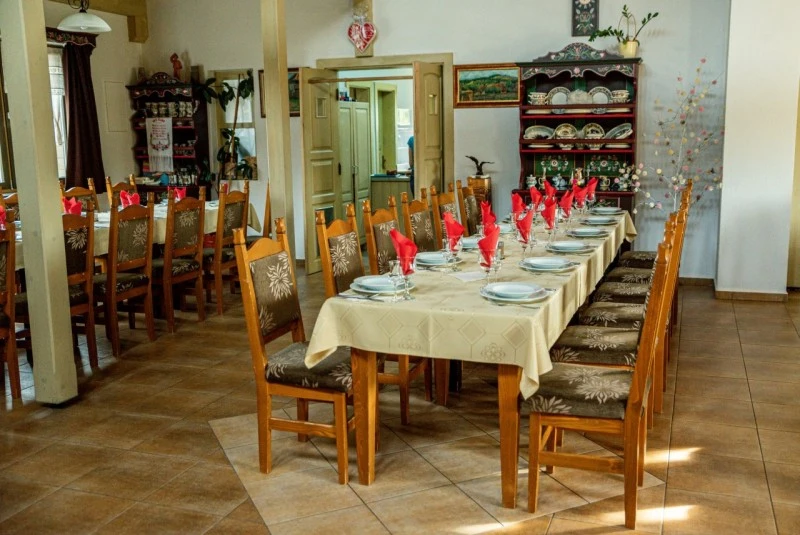 Căpâlnița Cazare | Pensiune (K1240-4) Imaginea poate fi supusă drepturilor de autor. Se recomandă contactarea titularului drepturilor.