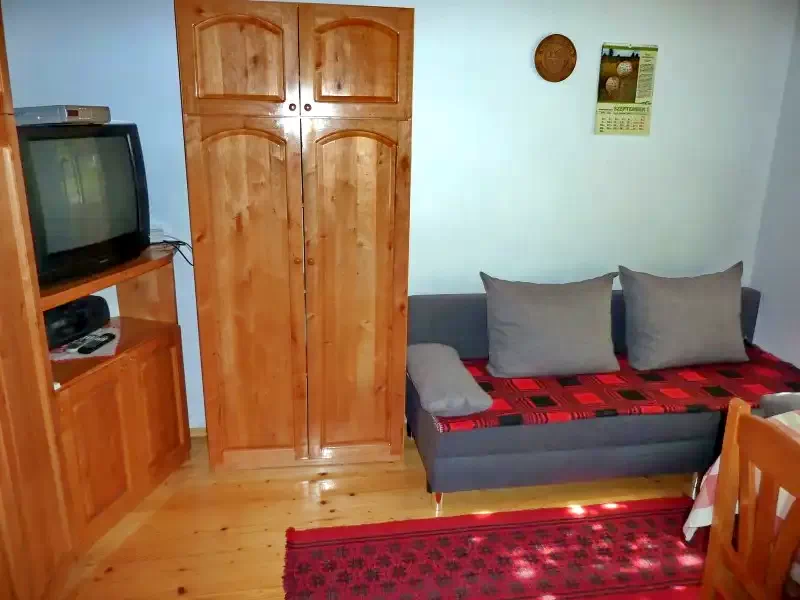 Sub Cetate Cazare | Cabană (K0719-9) Imaginea poate fi supusă drepturilor de autor. Se recomandă contactarea titularului drepturilor.