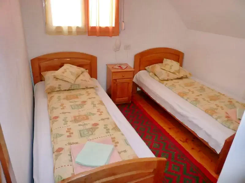 Sub Cetate Cazare | Cabană (K0719-28) Imaginea poate fi supusă drepturilor de autor. Se recomandă contactarea titularului drepturilor.