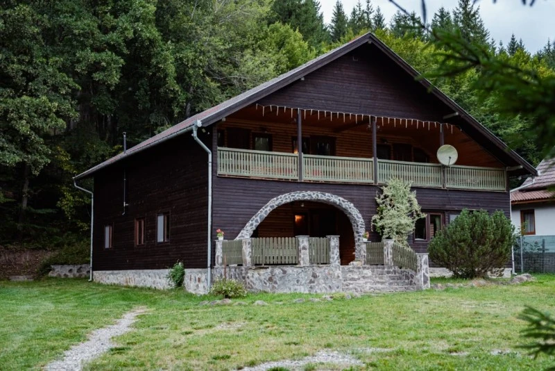 Izvoare Cazare | Cabană (K0225-8) Imaginea poate fi supusă drepturilor de autor. Se recomandă contactarea titularului drepturilor.