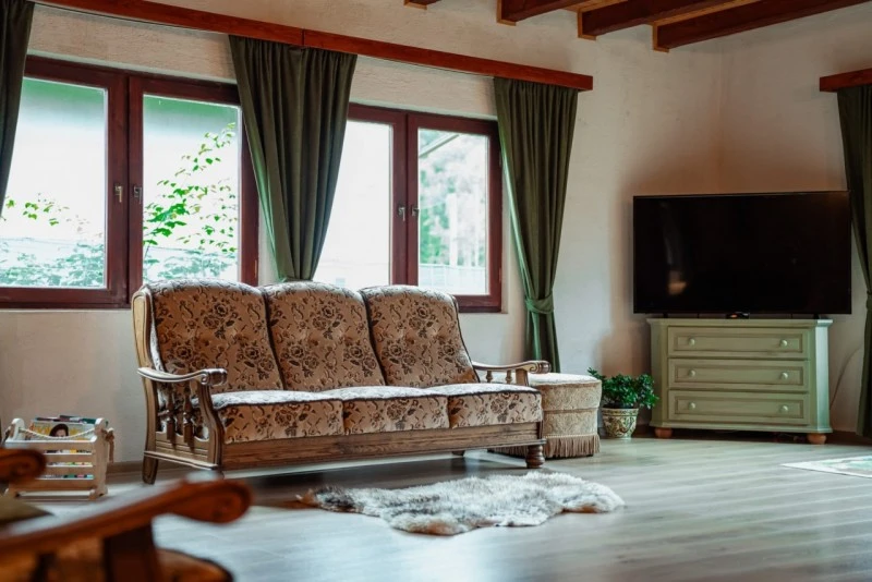 Izvoare Cazare | Cabană (K0225-21) Imaginea poate fi supusă drepturilor de autor. Se recomandă contactarea titularului drepturilor.