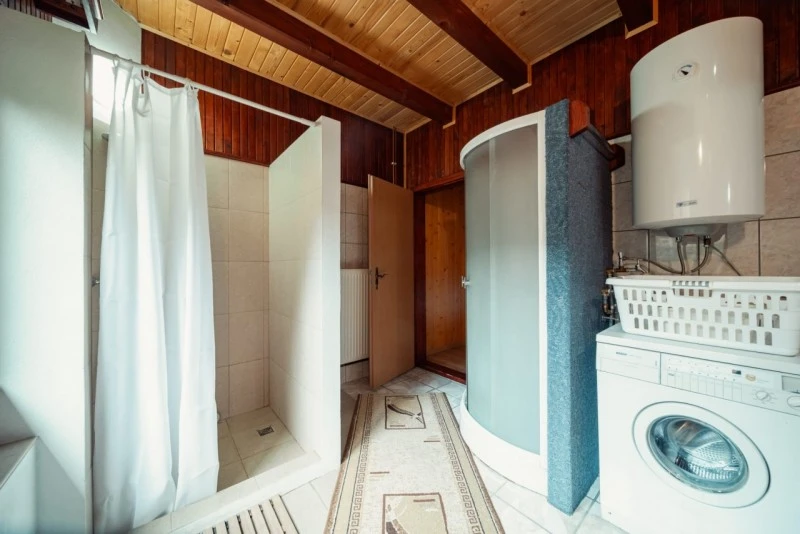 Izvoare Cazare | Cabană (K0225-59) Imaginea poate fi supusă drepturilor de autor. Se recomandă contactarea titularului drepturilor.