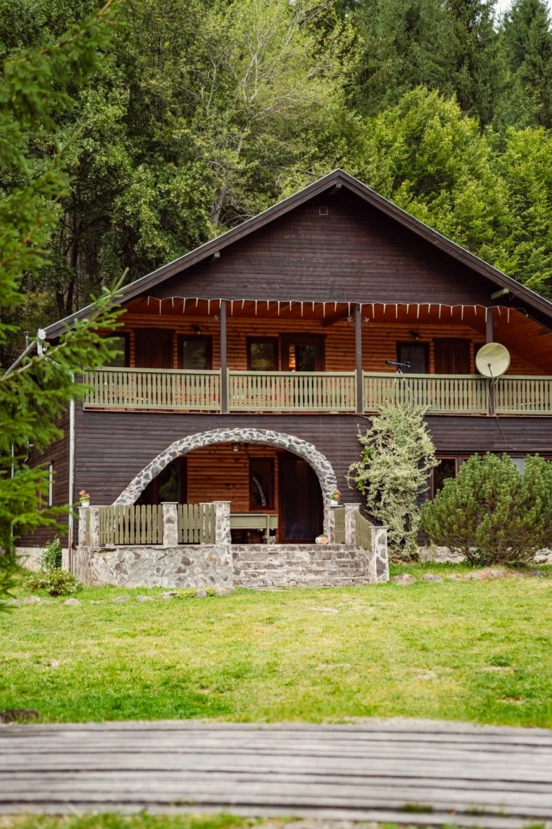 Izvoare Cazare | Cabană (K0225-67) Imaginea poate fi supusă drepturilor de autor. Se recomandă contactarea titularului drepturilor.