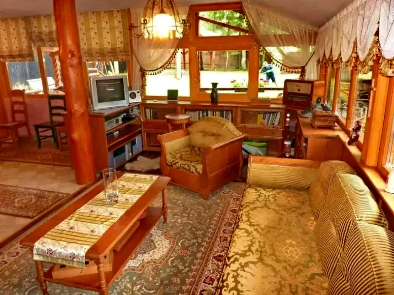 Izvoare Cazare | Cabană (K0281-2) Imaginea poate fi supusă drepturilor de autor. Se recomandă contactarea titularului drepturilor.