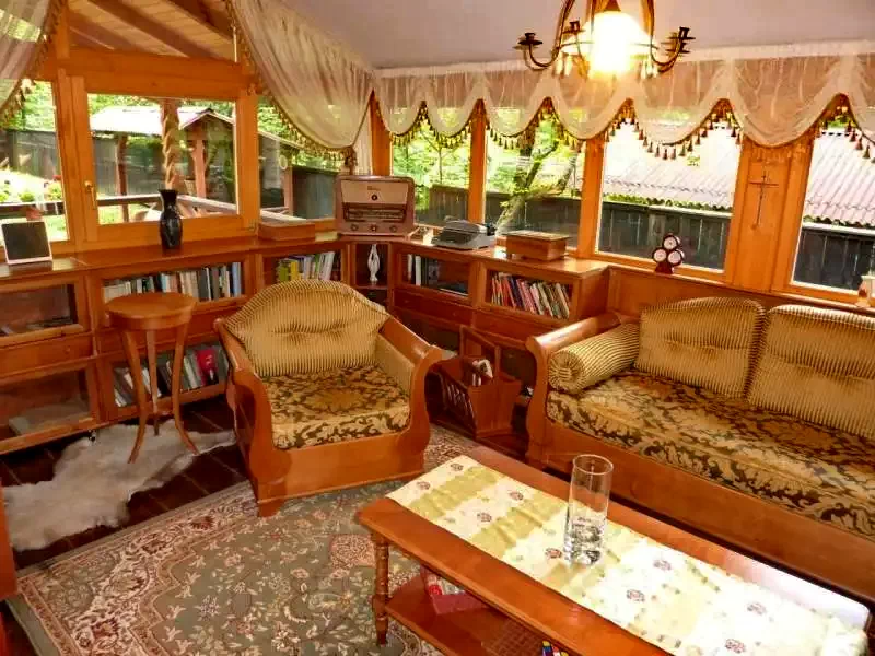 Izvoare Cazare | Cabană (K0281-5) Imaginea poate fi supusă drepturilor de autor. Se recomandă contactarea titularului drepturilor.