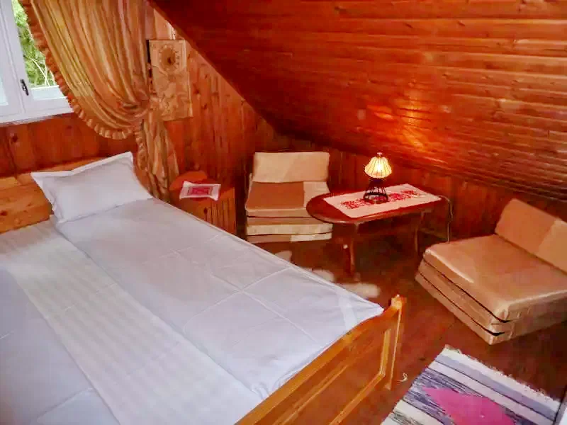 Izvoare Cazare | Cabană (K0281-12) Imaginea poate fi supusă drepturilor de autor. Se recomandă contactarea titularului drepturilor.