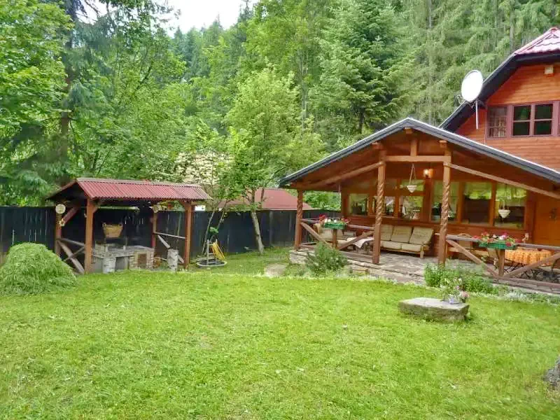 Izvoare Cazare | Cabană (K0281-13) Imaginea poate fi supusă drepturilor de autor. Se recomandă contactarea titularului drepturilor.