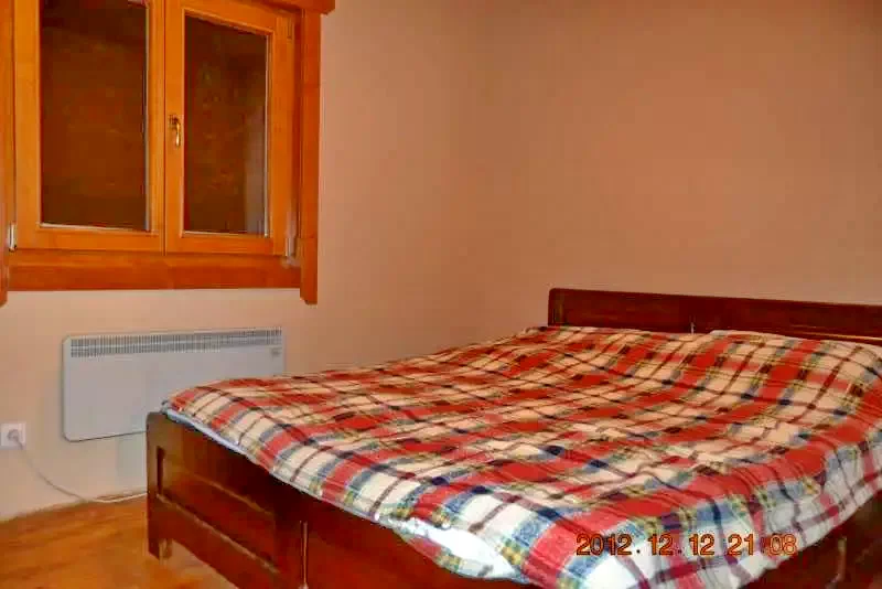 Izvoare Cazare | Cabană (K0388-13) Imaginea poate fi supusă drepturilor de autor. Se recomandă contactarea titularului drepturilor.