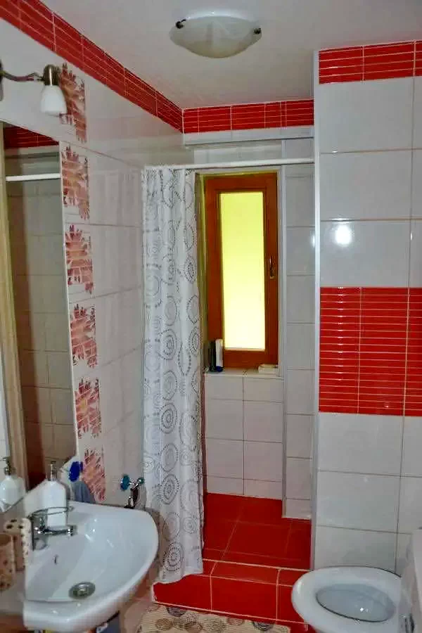 Izvoare Cazare | Cabană (K0388-14) Imaginea poate fi supusă drepturilor de autor. Se recomandă contactarea titularului drepturilor.
