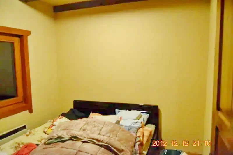 Izvoare Cazare | Cabană (K0388-15) Imaginea poate fi supusă drepturilor de autor. Se recomandă contactarea titularului drepturilor.