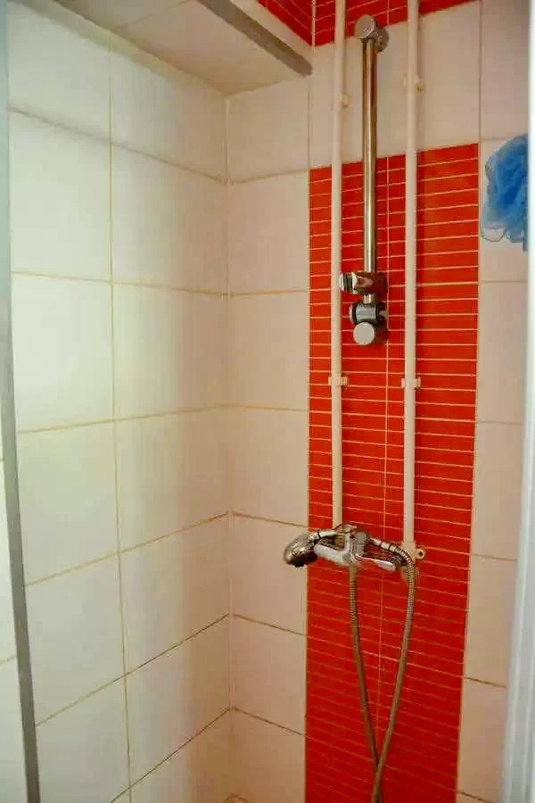 Izvoare Cazare | Cabană (K0388-16) Imaginea poate fi supusă drepturilor de autor. Se recomandă contactarea titularului drepturilor.