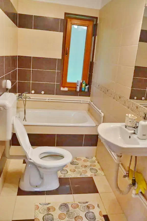 Izvoare Cazare | Cabană (K0388-17) Imaginea poate fi supusă drepturilor de autor. Se recomandă contactarea titularului drepturilor.