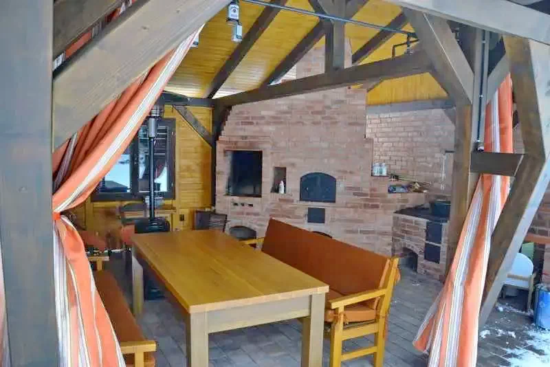 Izvoare Cazare | Cabană (K0388-20) Imaginea poate fi supusă drepturilor de autor. Se recomandă contactarea titularului drepturilor.
