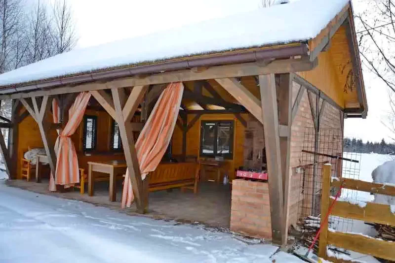 Izvoare Cazare | Cabană (K0388-32) Imaginea poate fi supusă drepturilor de autor. Se recomandă contactarea titularului drepturilor.