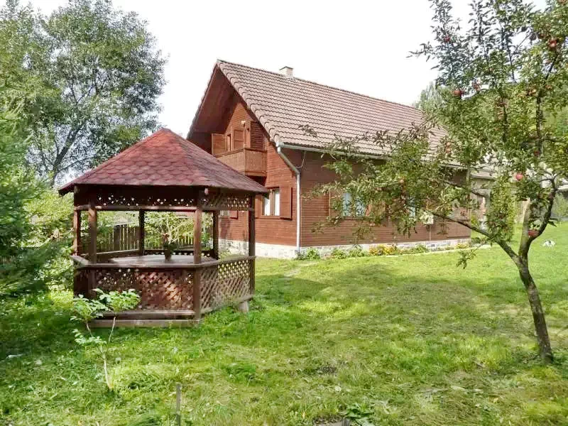 Izvoare Cazare | Cabană (K0390-3) Imaginea poate fi supusă drepturilor de autor. Se recomandă contactarea titularului drepturilor.