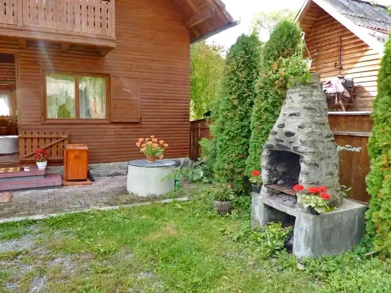 Izvoare Cazare | Cabană (K0390-5) Imaginea poate fi supusă drepturilor de autor. Se recomandă contactarea titularului drepturilor.