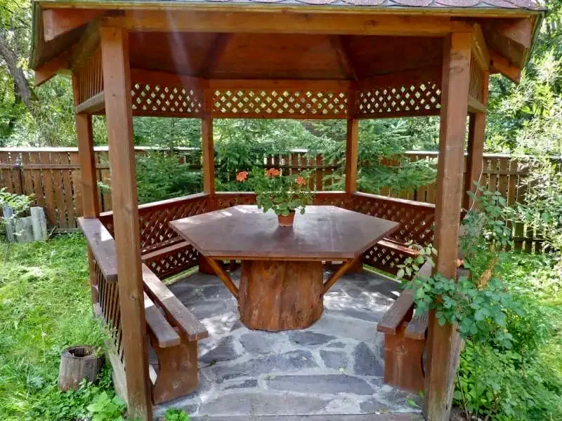 Izvoare Cazare | Cabană (K0390-7) Imaginea poate fi supusă drepturilor de autor. Se recomandă contactarea titularului drepturilor.