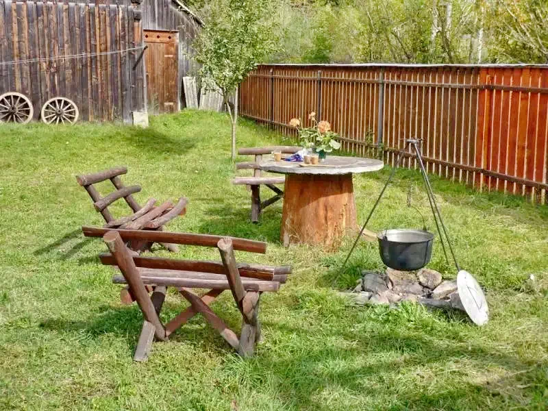 Izvoare Cazare | Cabană (K0390-8) Imaginea poate fi supusă drepturilor de autor. Se recomandă contactarea titularului drepturilor.