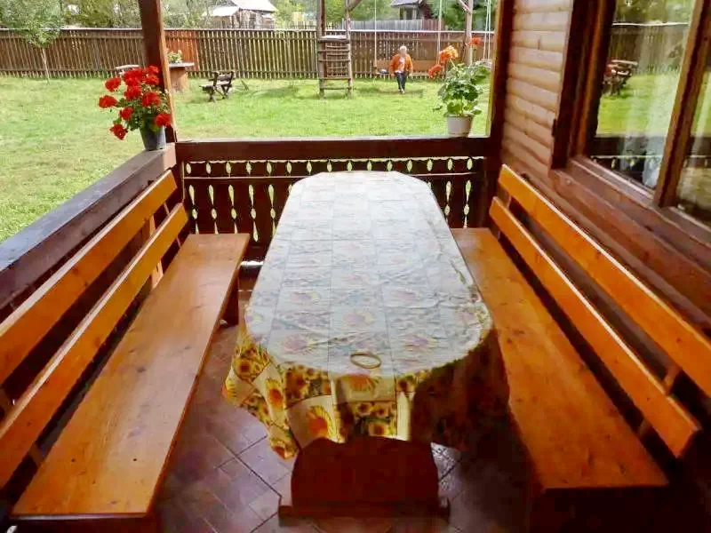 Izvoare Cazare | Cabană (K0390-13) Imaginea poate fi supusă drepturilor de autor. Se recomandă contactarea titularului drepturilor.