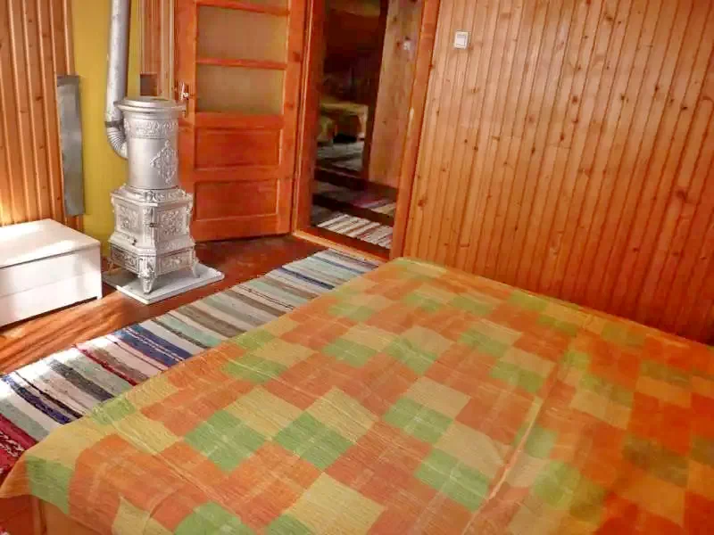 Izvoare Cazare | Cabană (K0390-29) Imaginea poate fi supusă drepturilor de autor. Se recomandă contactarea titularului drepturilor.
