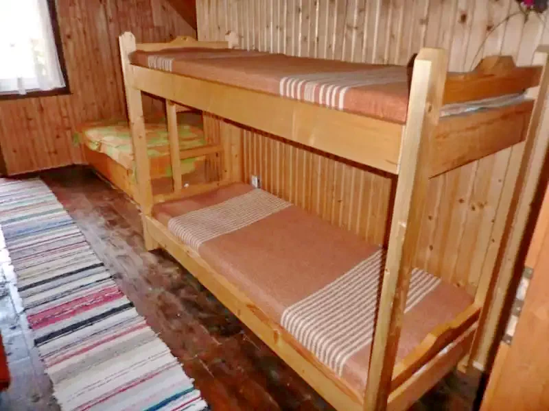 Izvoare Cazare | Cabană (K0390-37) Imaginea poate fi supusă drepturilor de autor. Se recomandă contactarea titularului drepturilor.