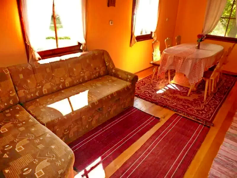 Izvoare Cazare | Cabană (K0404-3) Imaginea poate fi supusă drepturilor de autor. Se recomandă contactarea titularului drepturilor.